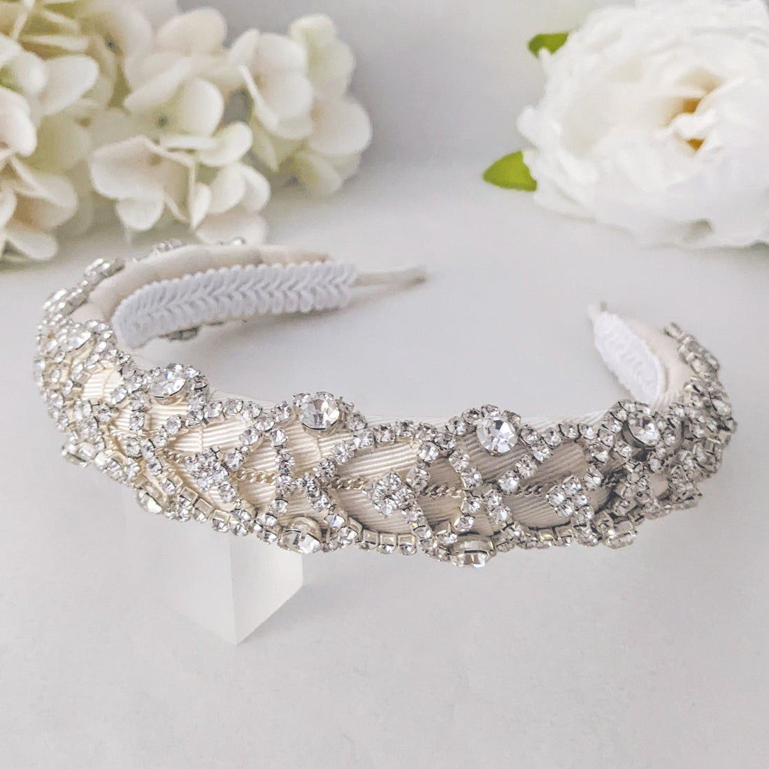 How to choose and wear bridal headbands.
