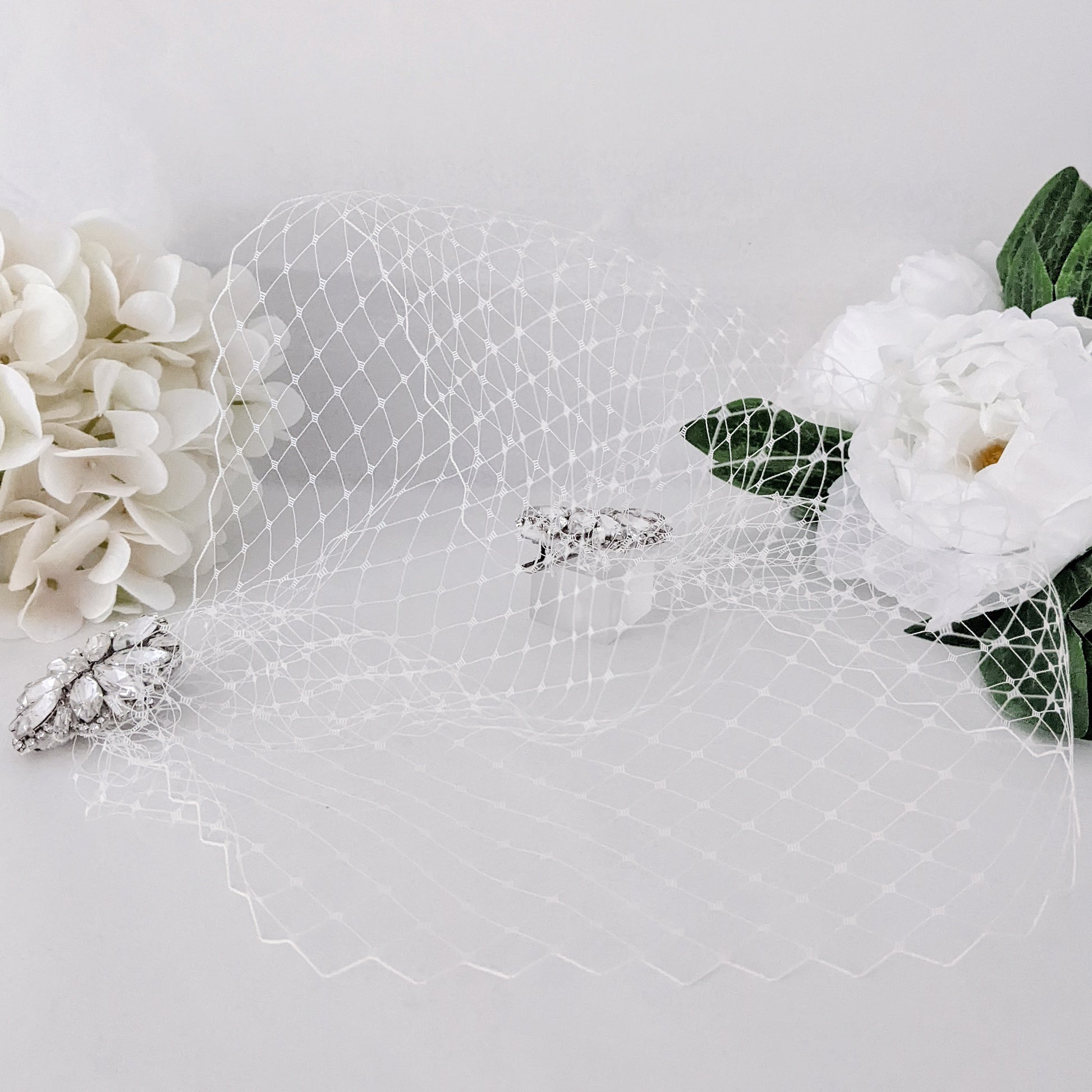 modern bandeau birdcage veil for brides - susie warner